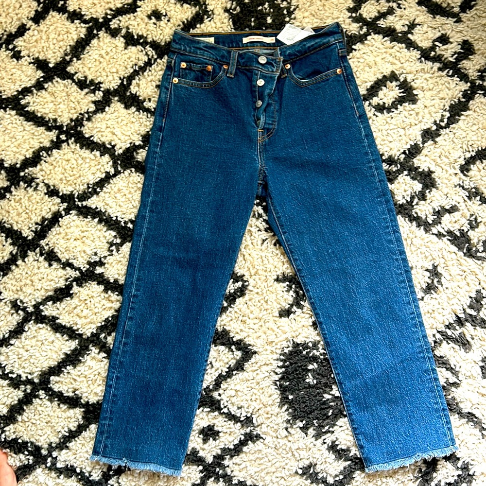 Levi's Womens Wedgie Straight 26 
Blue Stone Wash Raw Hem